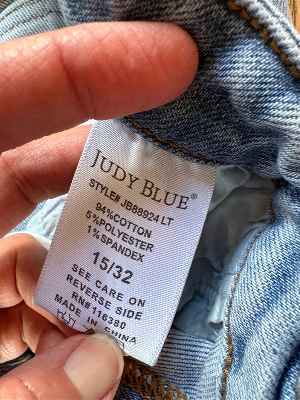 Judy Blue sz 15/32 straight leg light wash jeans with hip pockets